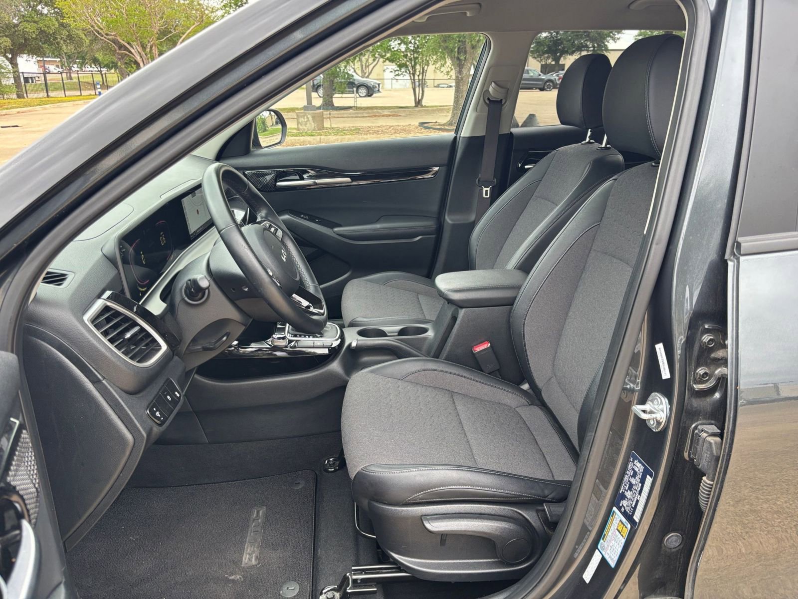 Used 2025 Kia Seltos S image 30