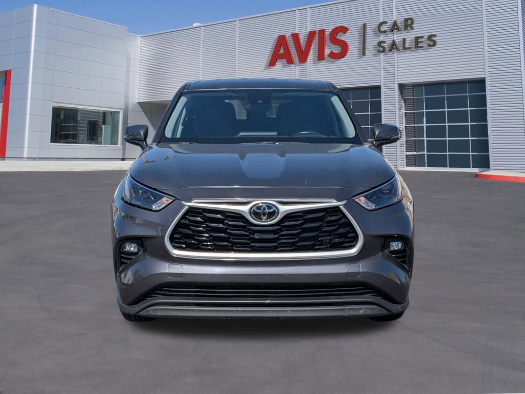 Used 2024 Toyota Highlander LE image 2
