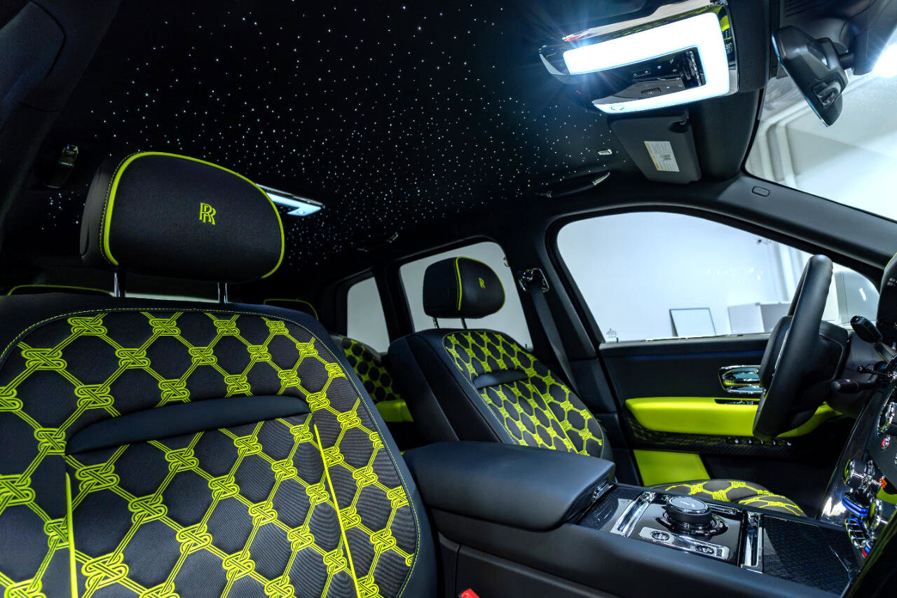 Used 2025 Rolls-Royce Cullinan Black Badge image 38