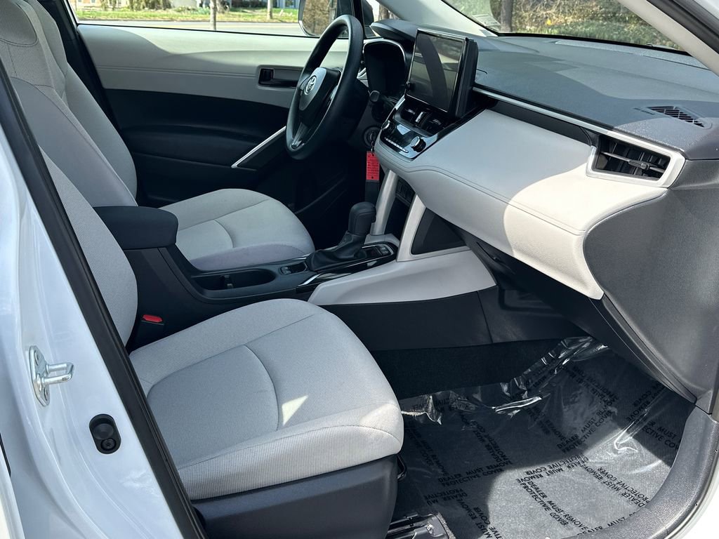 Used 2024 Toyota Corolla Cross L image 9