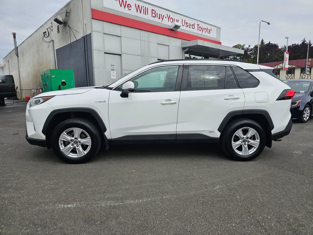 Used 2021 Toyota RAV4 XLE w/ Convenience Package AWD/4WD image 4