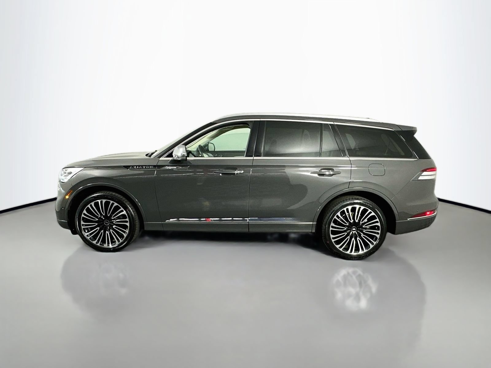 Used 2022 Lincoln Aviator Black Label w/ Dynamic Handling Package AWD/4WD image 4