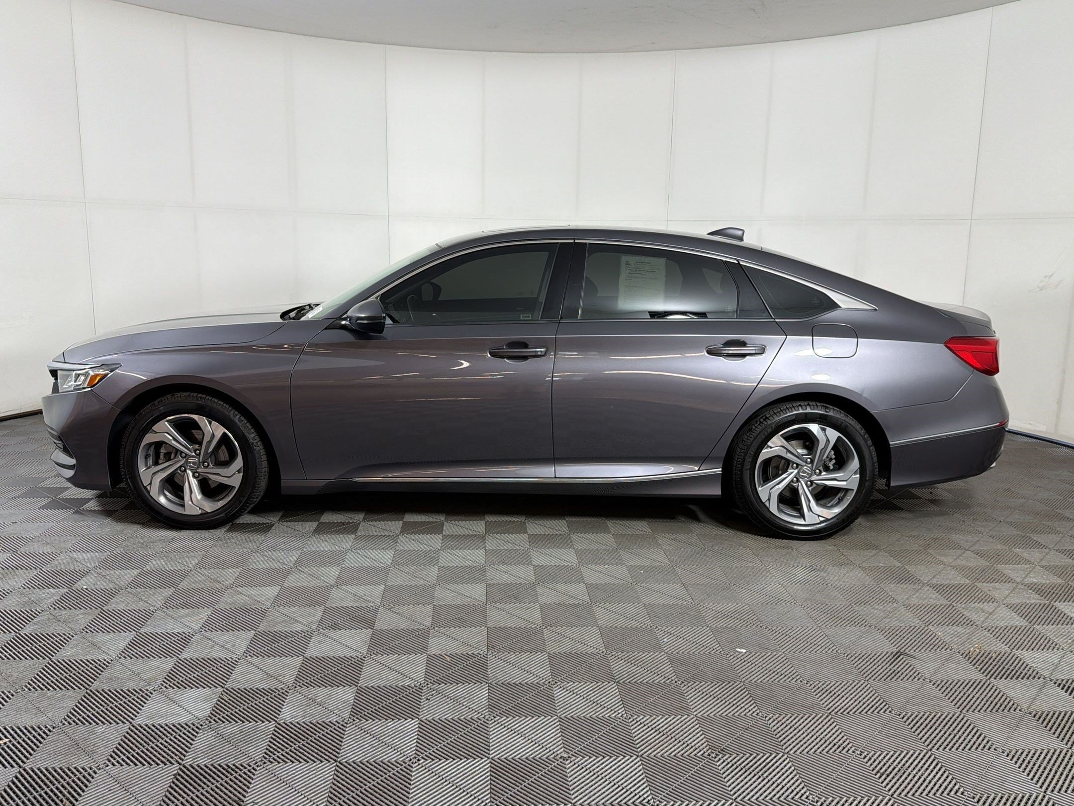 Used 2018 Honda Accord EX-L image 2
