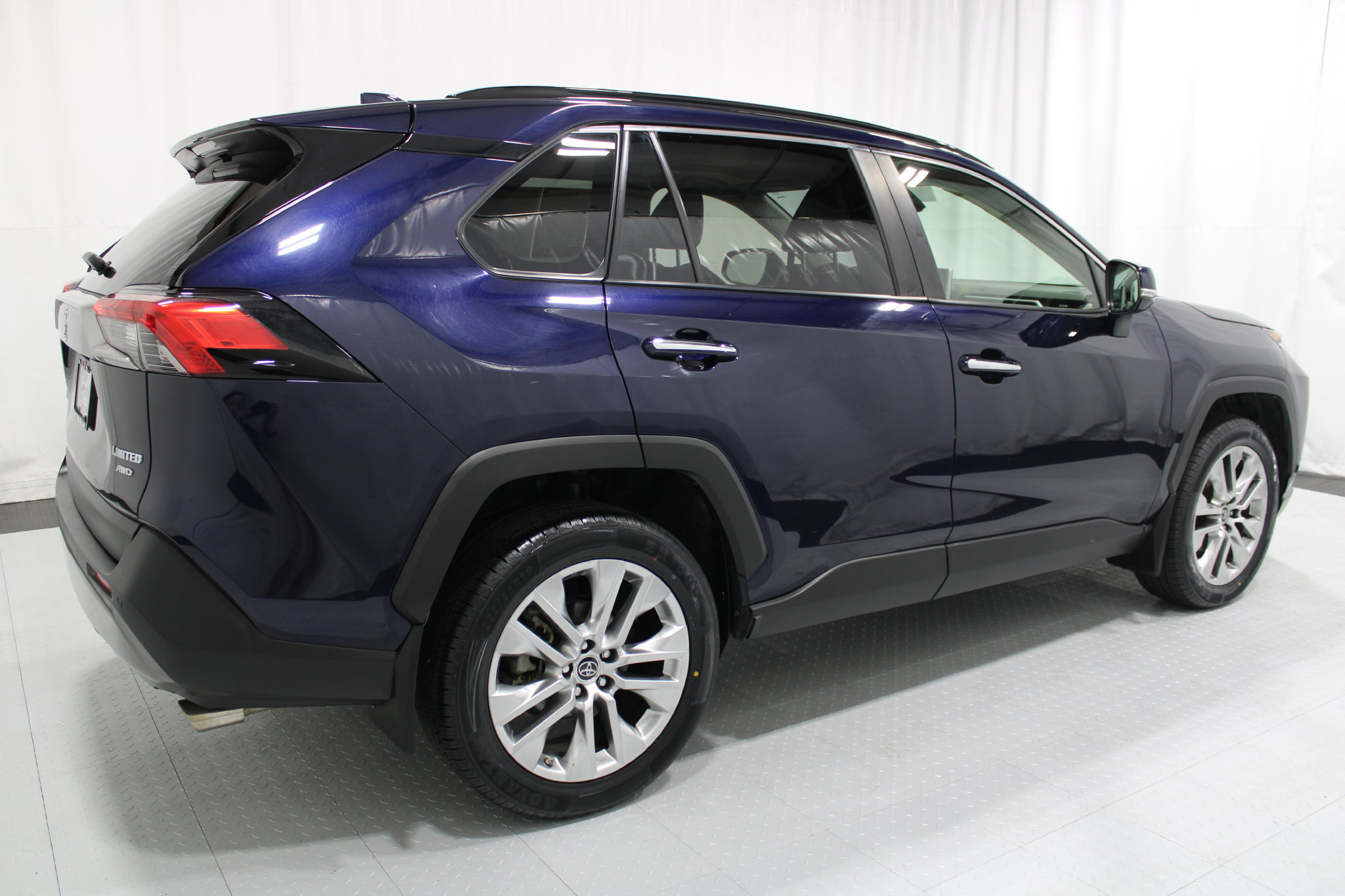 Used 2019 Toyota RAV4 Limited AWD/4WD image 6