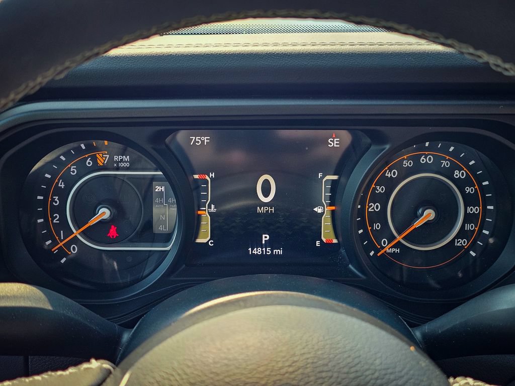 Used 2025 Jeep Gladiator Mojave AWD/4WD image 18