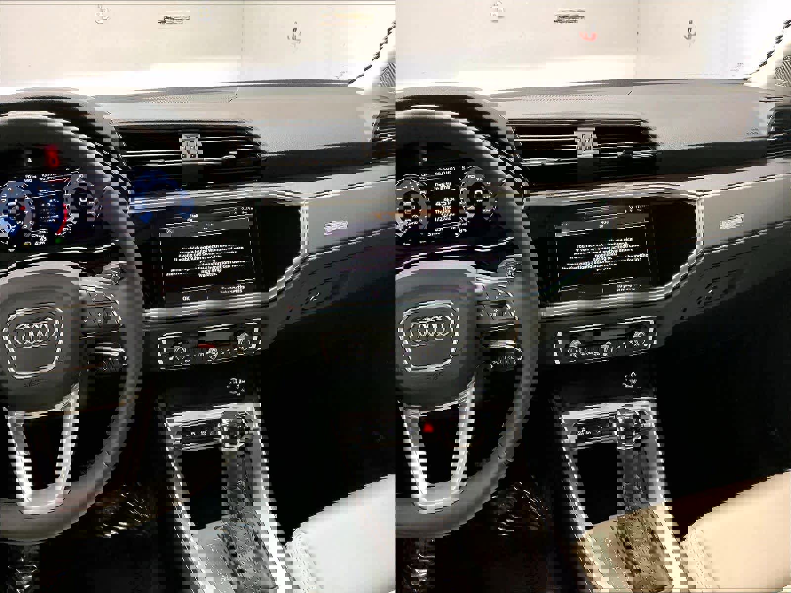 Certified 2025 Audi Q3 2.0T Premium image 8