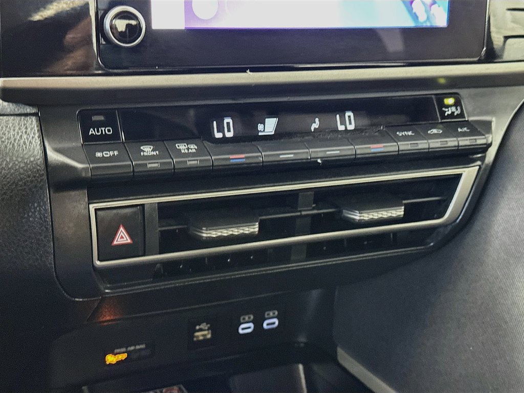 Used 2025 Toyota Camry LE FWD image 18