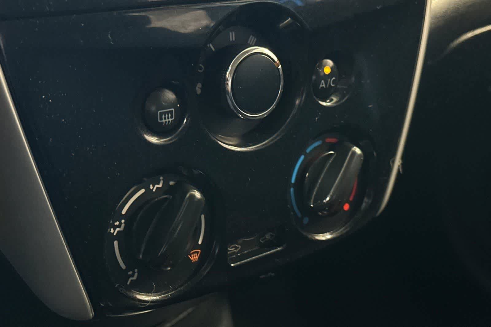 Used 2016 Nissan Versa Note SV FWD image 23