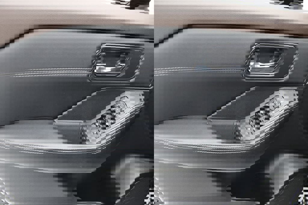 Used 2023 Nissan Rogue SV w/ SV Premium Package image 14