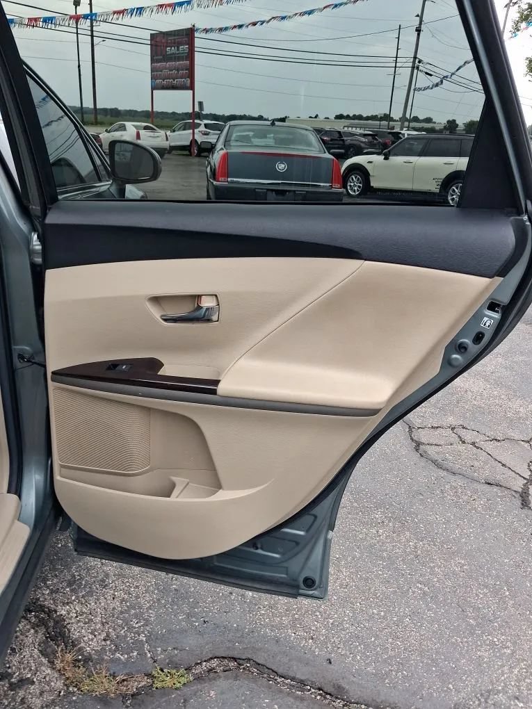 Used 2012 Toyota Venza LE w/ LE Convenience Pkg FWD image 29