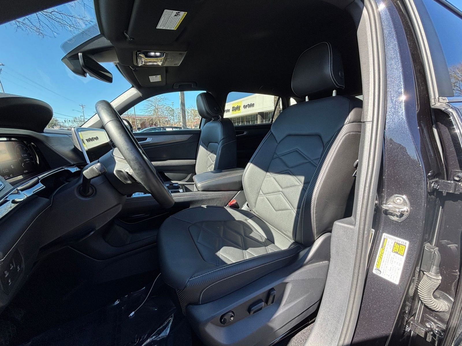 Used 2025 Volkswagen Atlas Cross Sport SE image 38