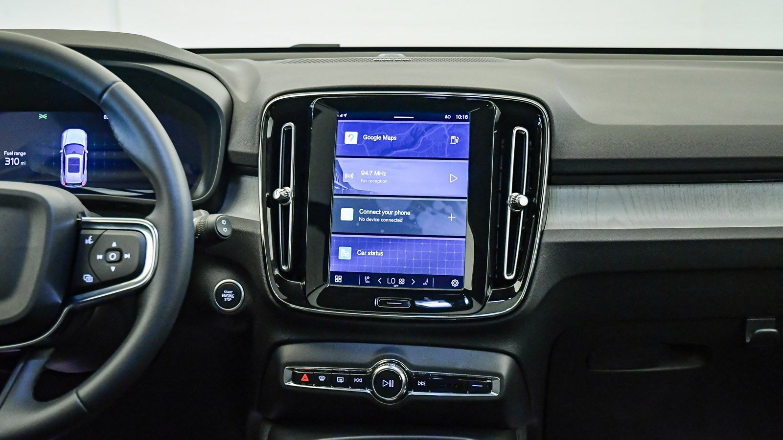 Certified 2025 Volvo XC40 B5 Ultra w/ Climate Package image 14