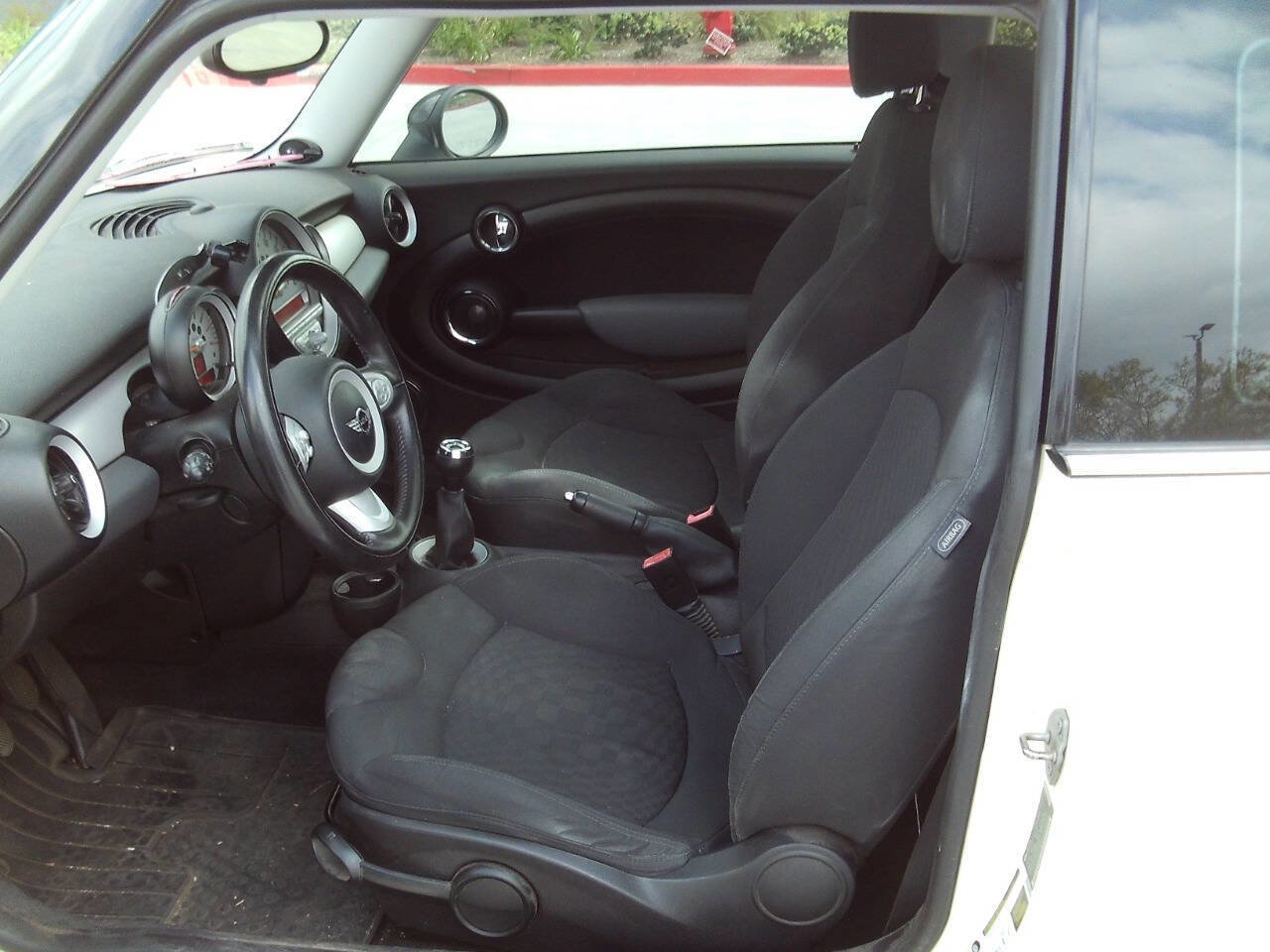 Used 2010 MINI Cooper Hardtop image 14