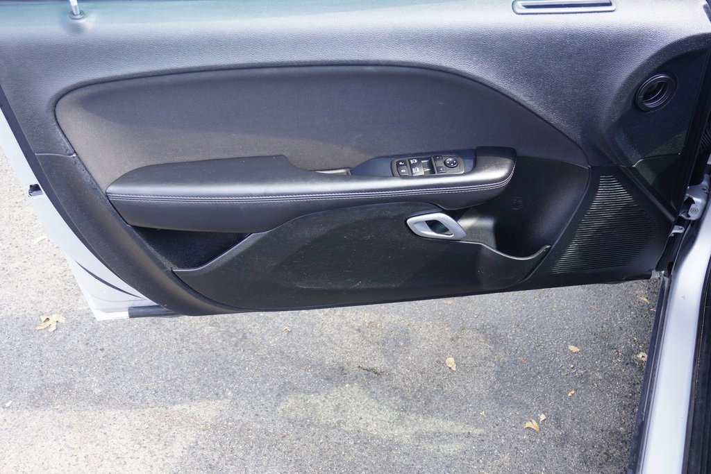 Used 2022 Dodge Challenger SXT image 8