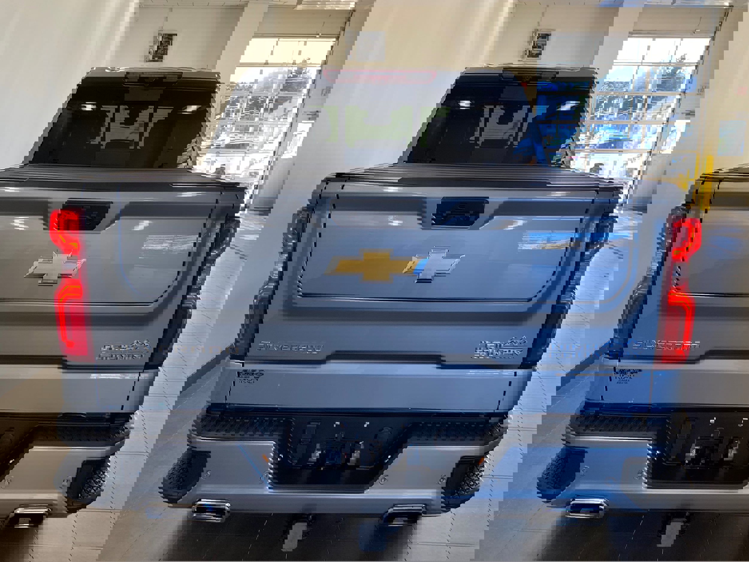 Used 2024 Chevrolet Silverado 1500 High Country w/ Technology Package image 6