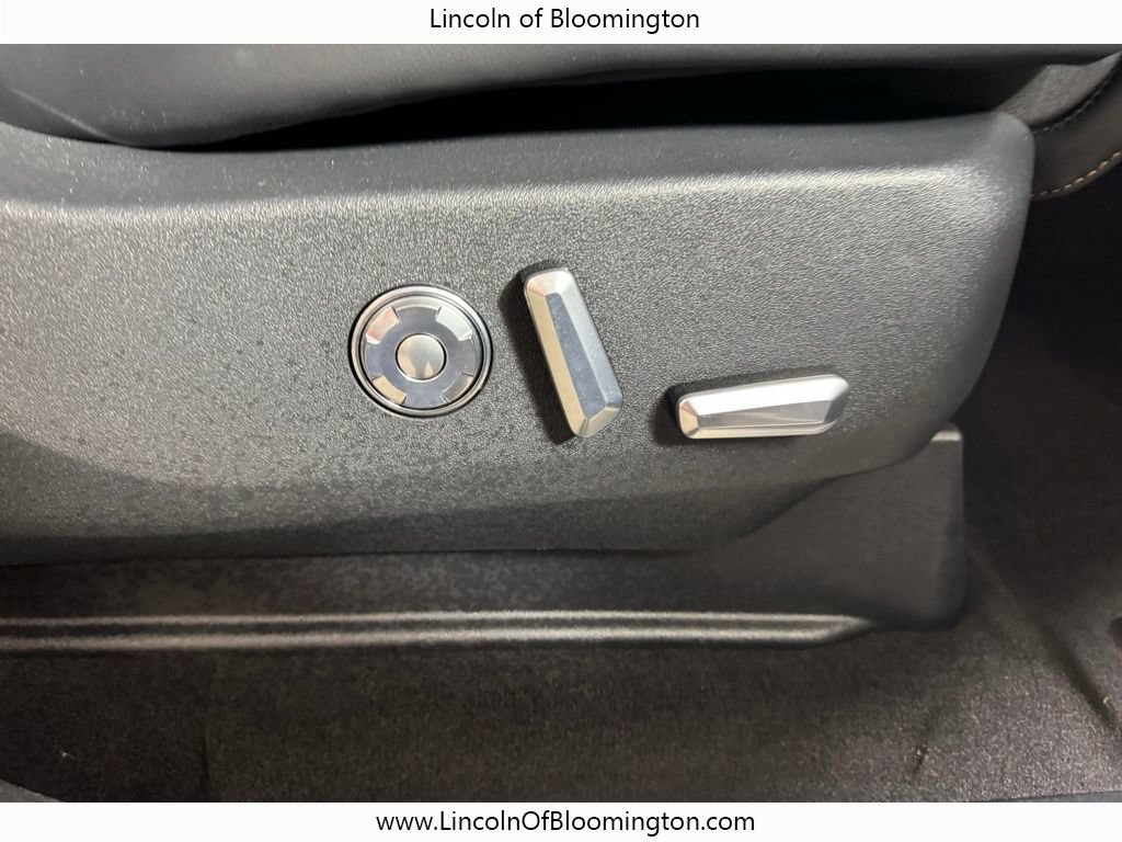New 2025 Lincoln Navigator L Black Label AWD/4WD image 17