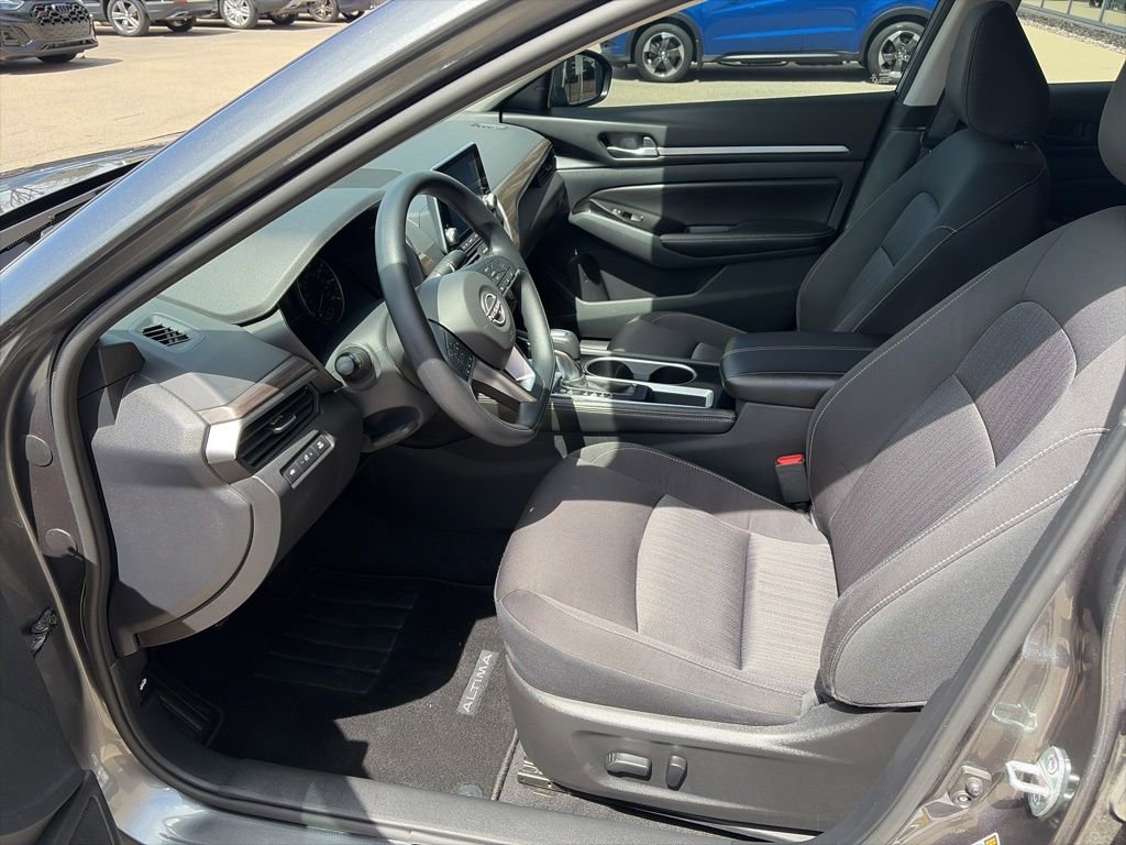 Used 2023 Nissan Altima 2.5 SV FWD image 11