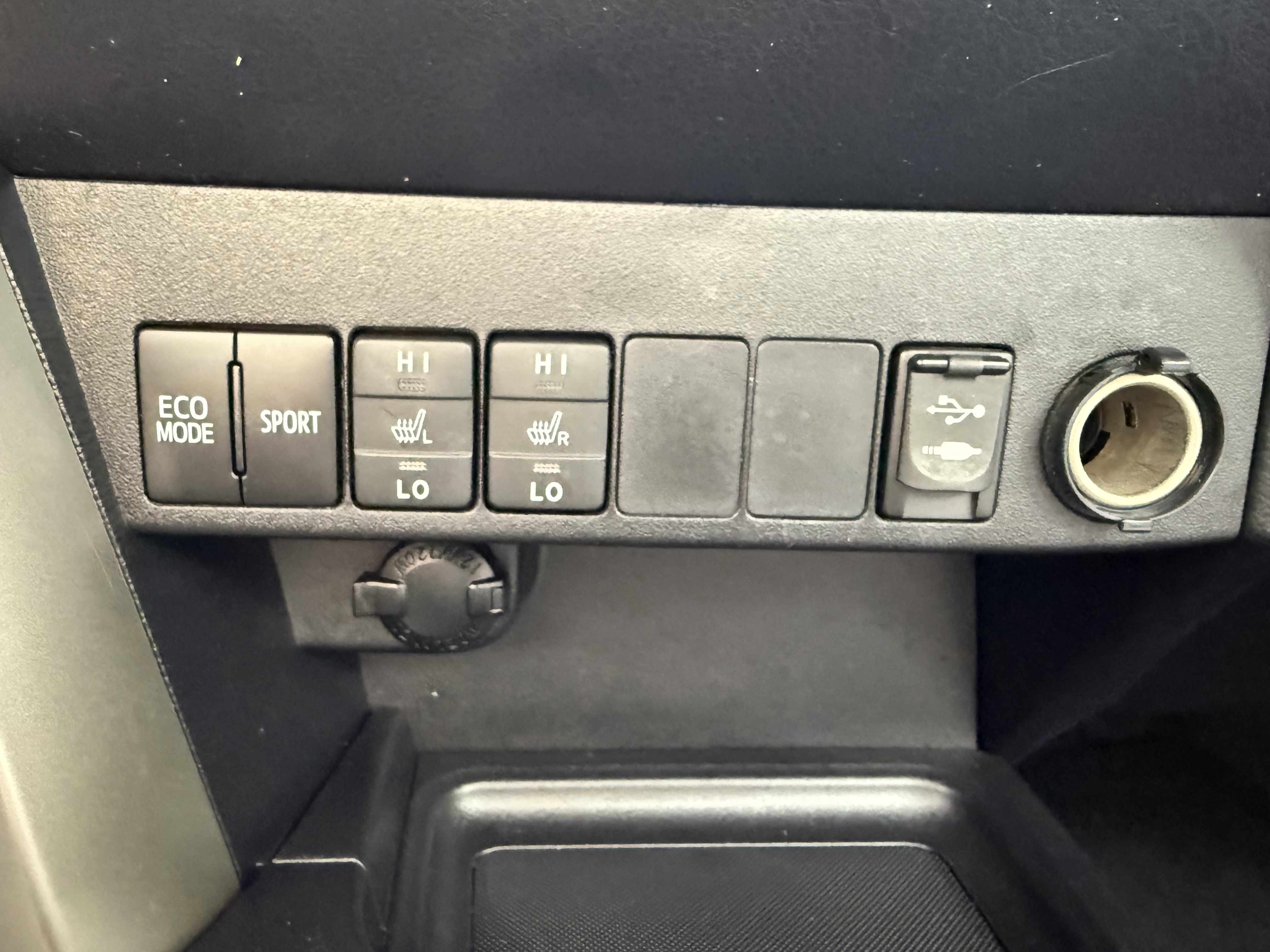 Used 2015 Toyota RAV4 Limited image 17