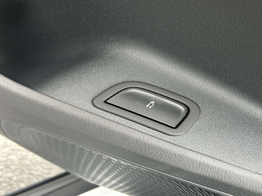 New 2027 Chevrolet Traverse LT w/ Driver Confidence Package FWD image 18