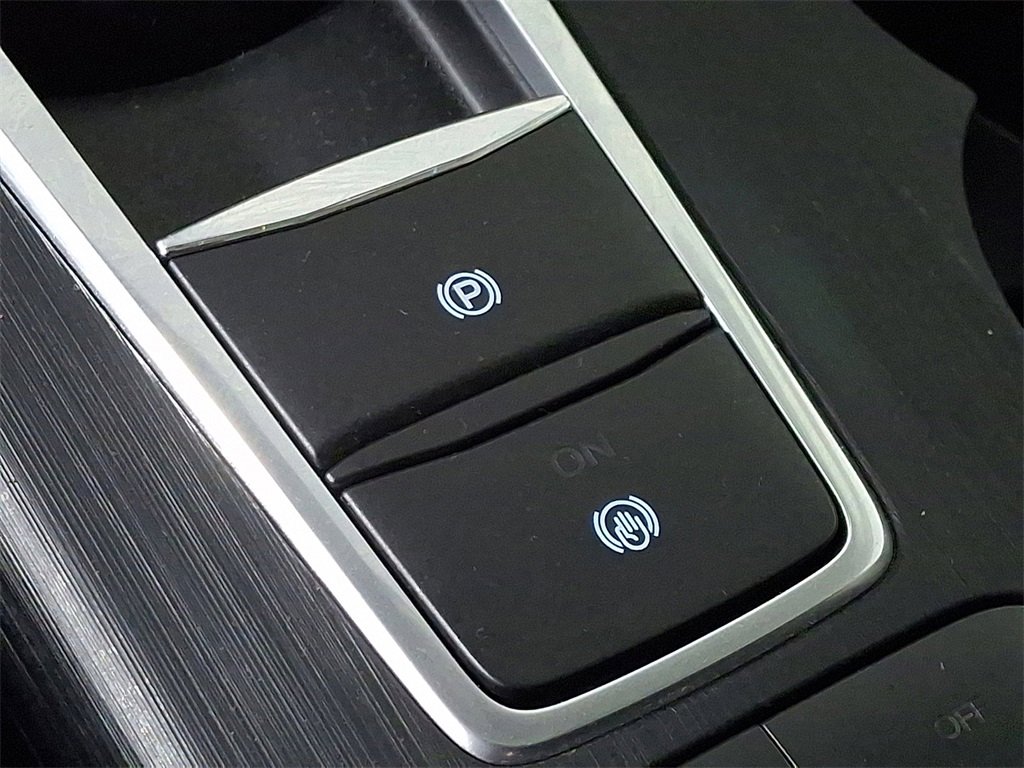 Used 2020 Ford Escape SE image 25