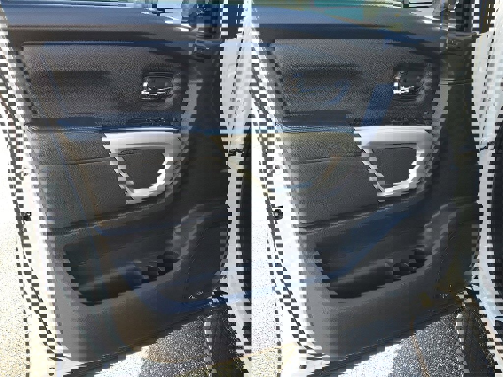 Used 2020 Nissan Titan SL w/ Moonroof Package image 8