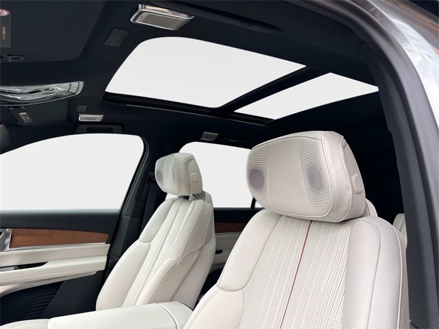 New 2026 Cadillac Vistiq Luxury w/ LPO, Floor Liner Package image 18