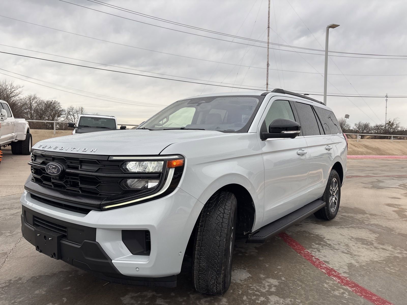 Certified 2025 Ford Expedition Active image 3