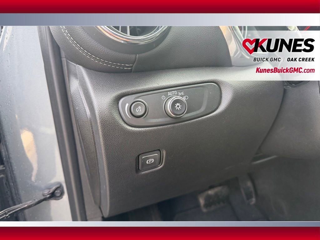 Used 2024 Chevrolet Blazer LT image 9