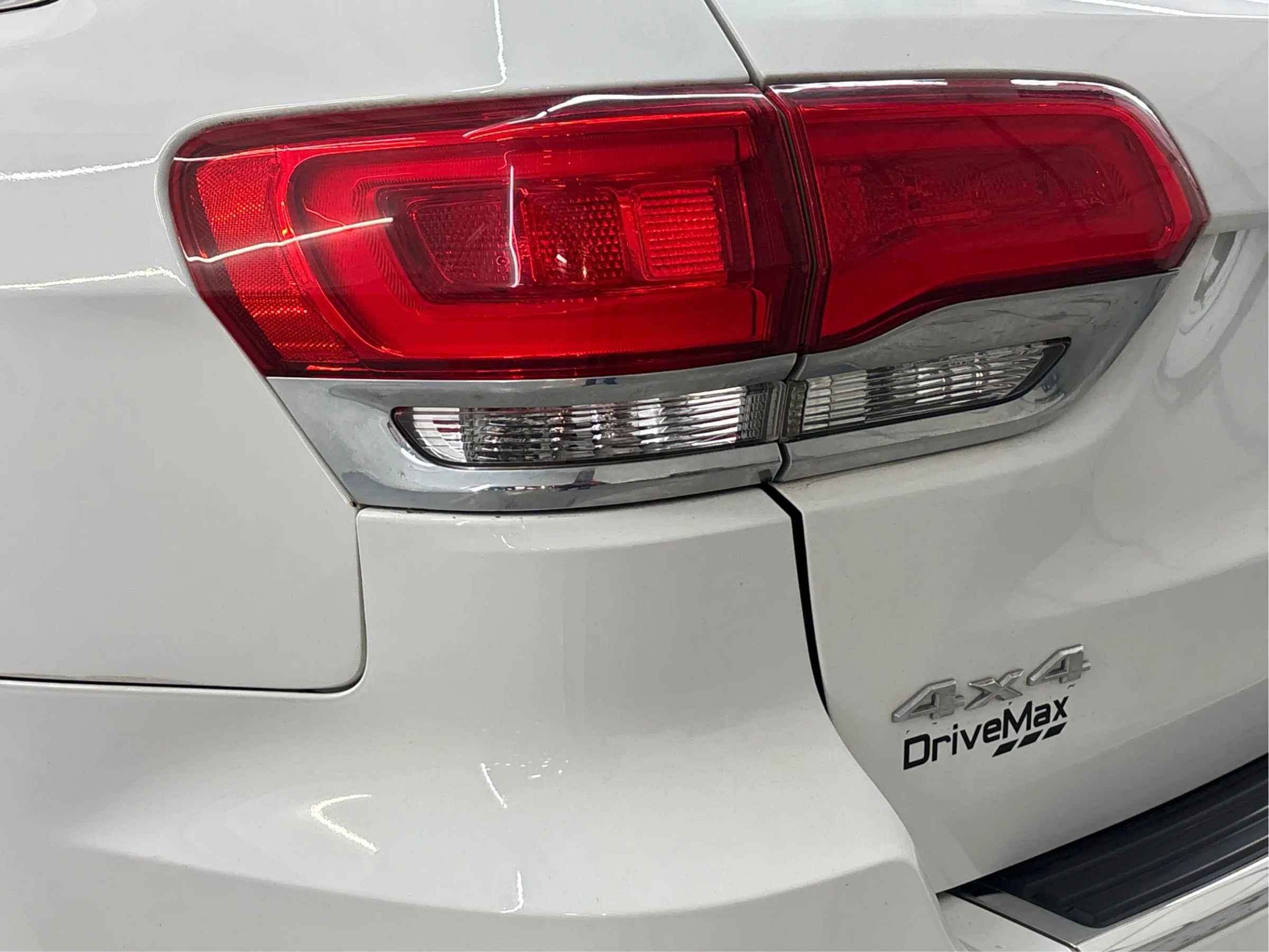 Used 2019 Jeep Grand Cherokee Limited w/ Luxury Group II image 35