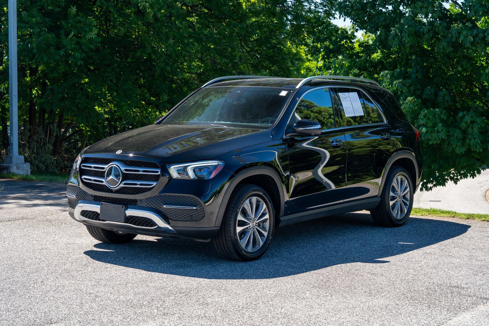Used 2022 Mercedes-Benz GLE 450 4MATIC w/ Premium Package image 4