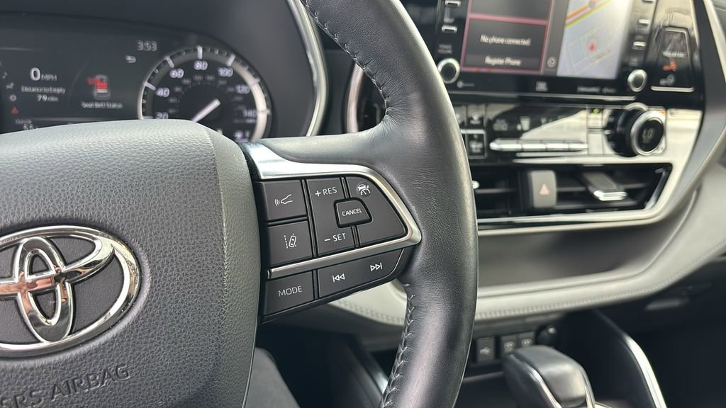 Used 2020 Toyota Highlander Limited image 18