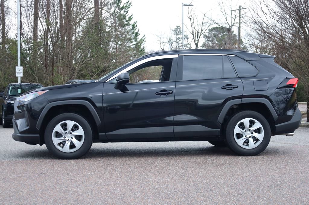 Used 2021 Toyota RAV4 LE image 2