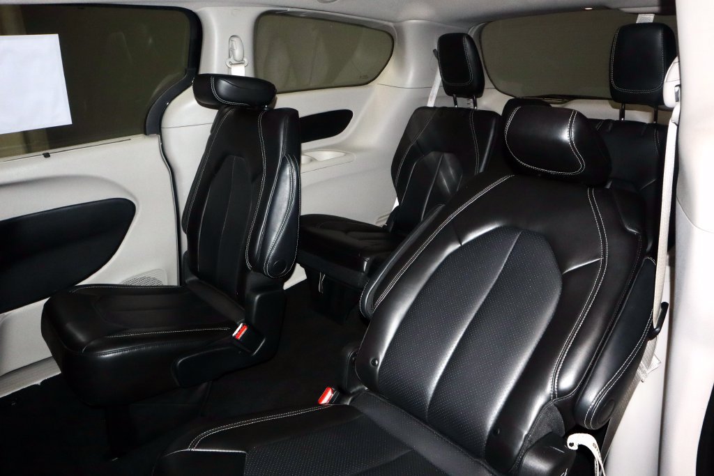 Used 2023 Chrysler Pacifica Touring-L FWD image 20