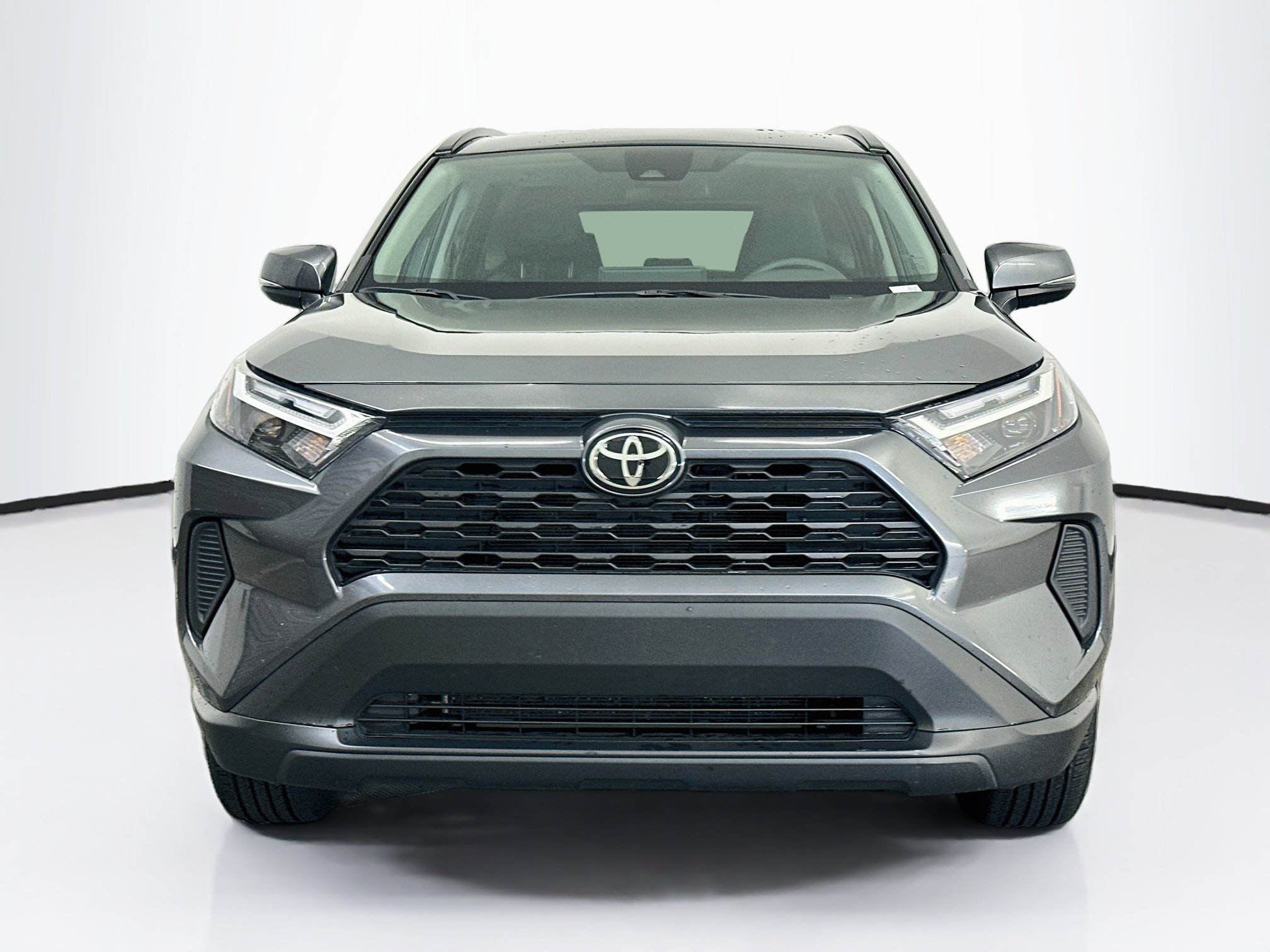Used 2025 Toyota RAV4 XLE AWD/4WD image 2