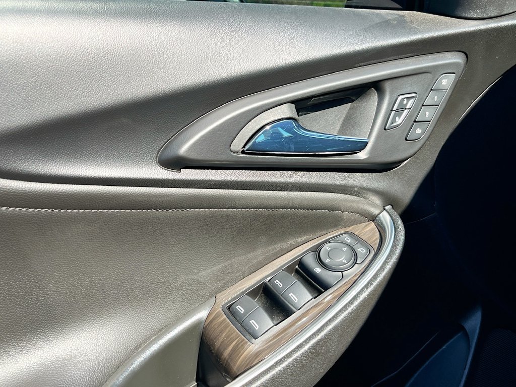 Used 2023 Chevrolet Malibu LT FWD image 18