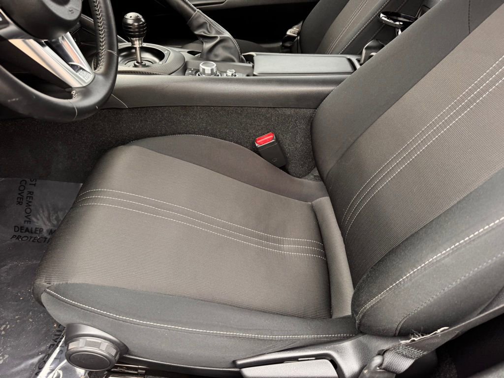 Used 2021 MAZDA MX-5 Miata Club RWD image 16