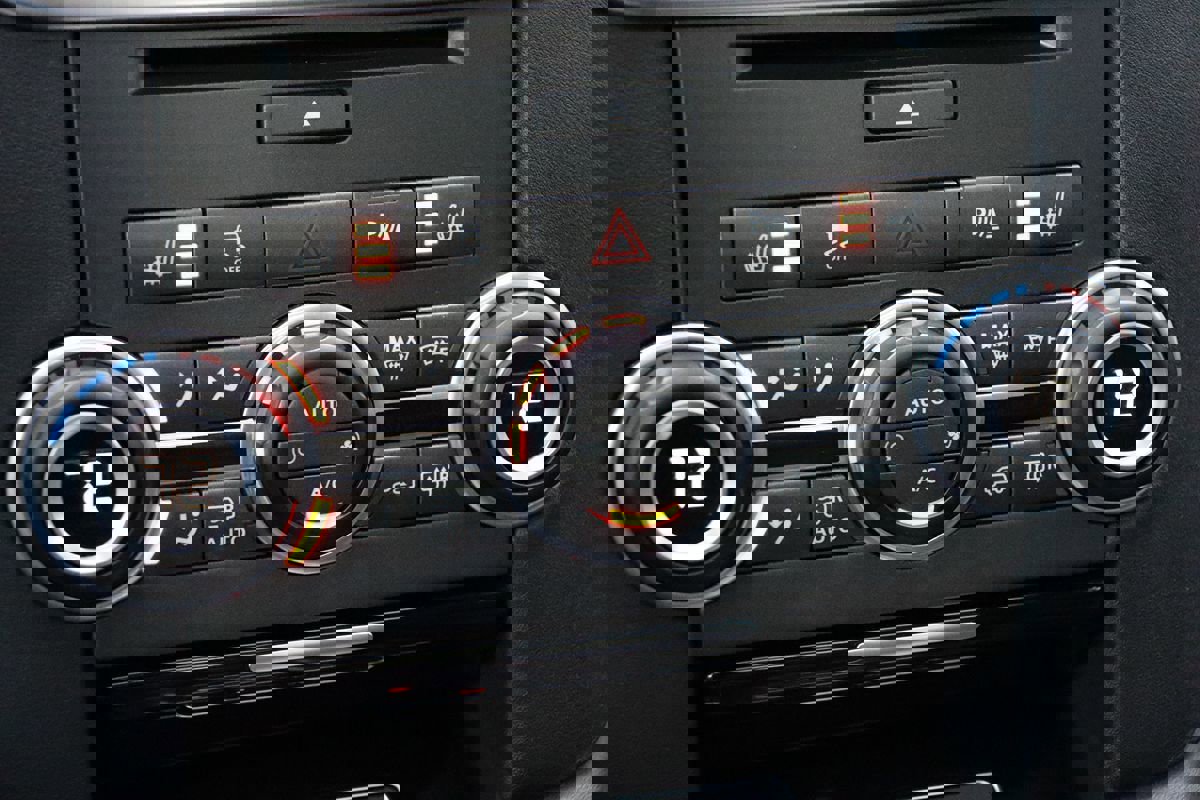 Used 2016 Land Rover LR4 HSE image 26