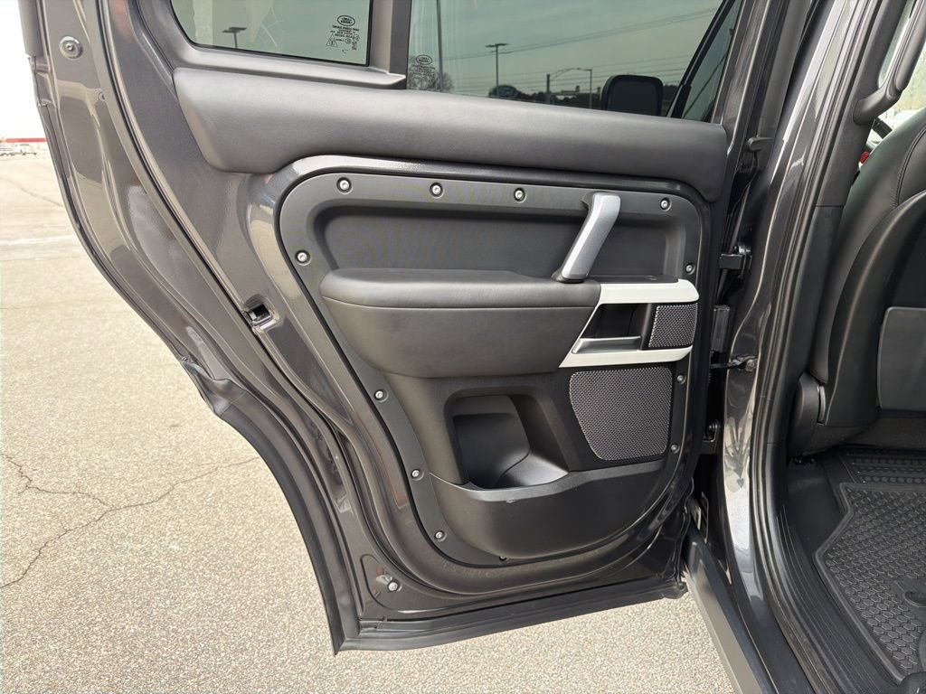 Used 2022 Land Rover Defender 110 X-Dynamic HSE image 16