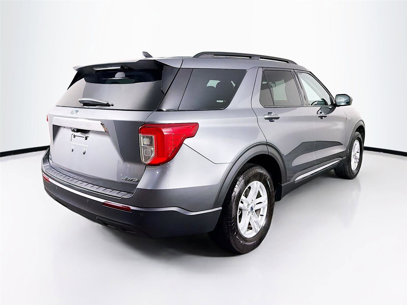 Used 2022 Ford Explorer XLT AWD/4WD image 7