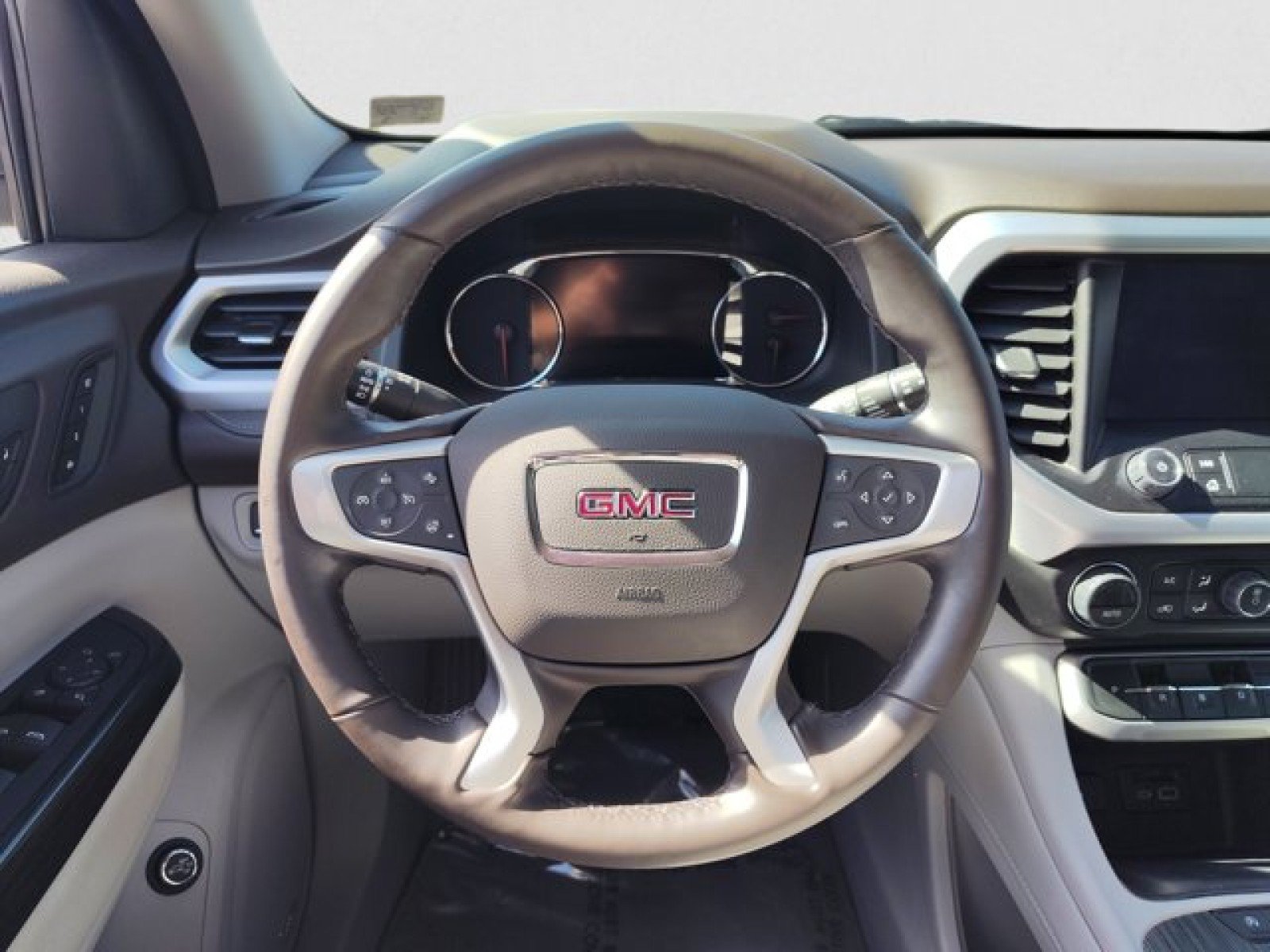 Used 2023 GMC Acadia SLT w/ Technology Package AWD/4WD image 14