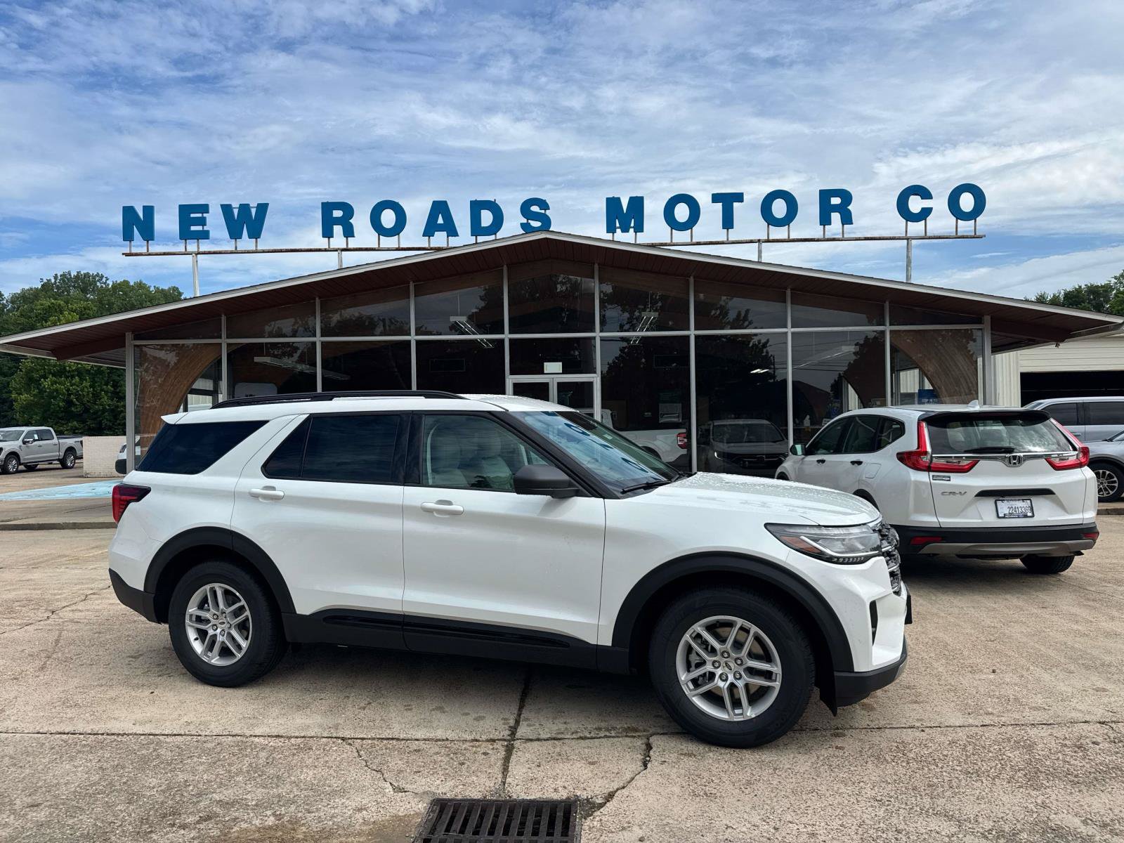 New 2026 Ford Explorer Active w/ Active Comfort Package RWD image 1