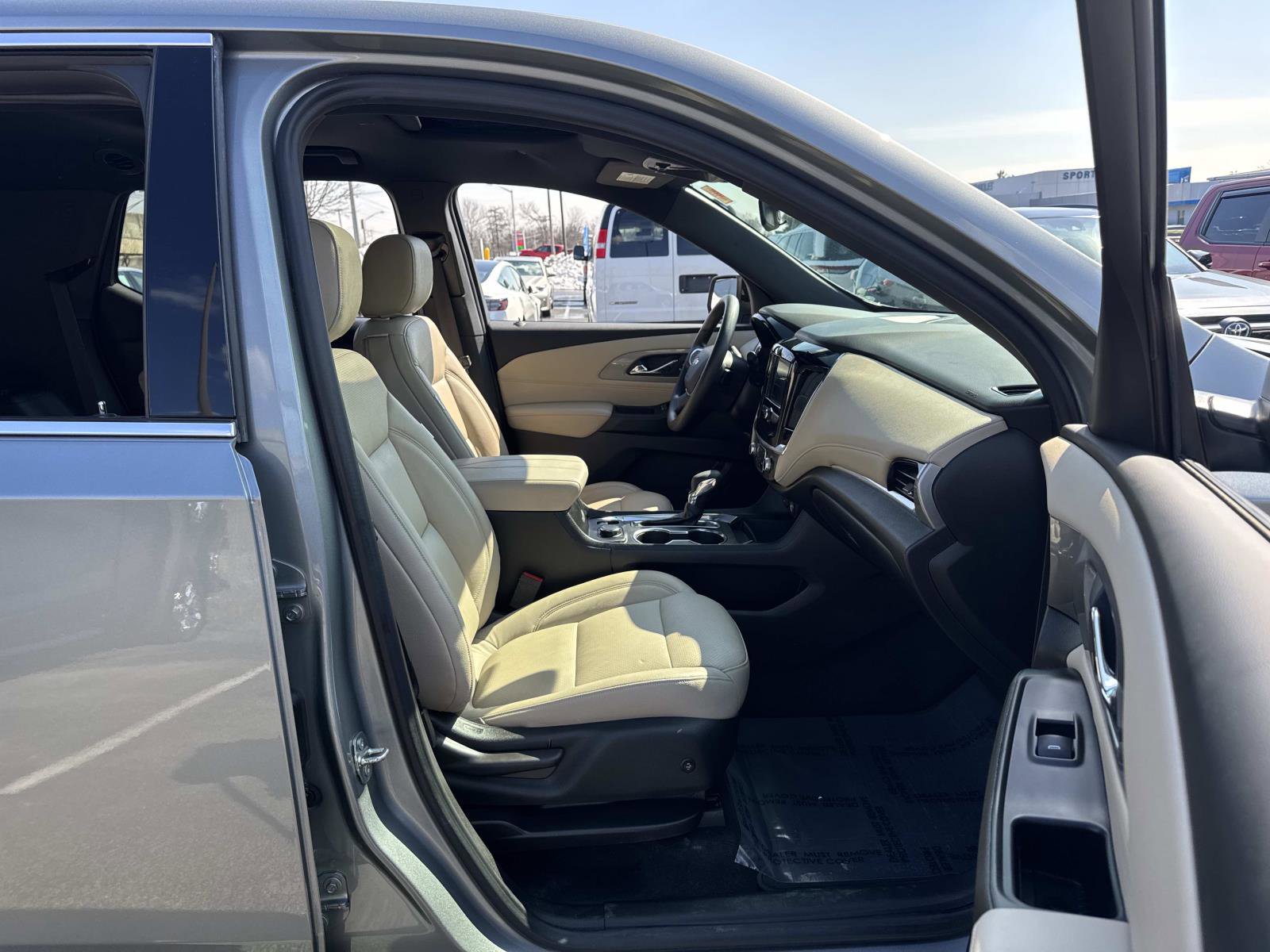 Used 2023 Chevrolet Traverse LS image 15