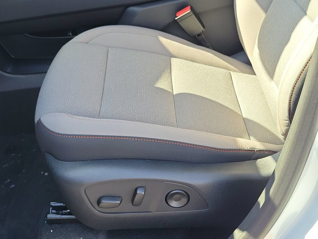 New 2027 Chevrolet Traverse LT w/ Midnight/Sport Edition FWD image 15