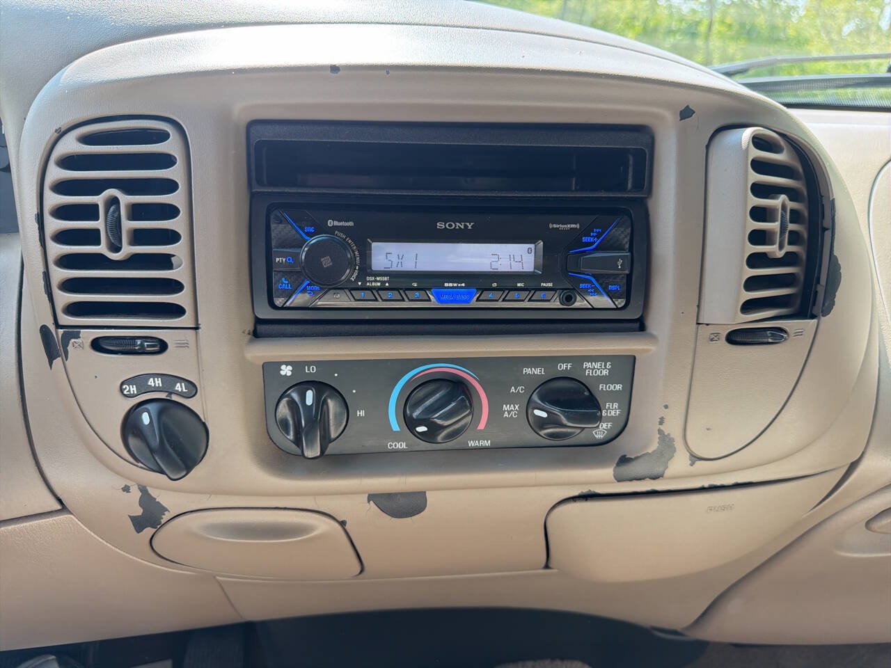 Used 2002 Ford F150 XLT AWD/4WD image 30