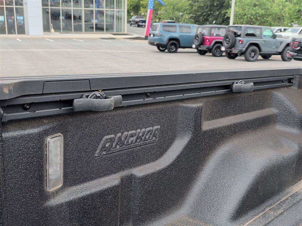 Used 2022 Jeep Gladiator Sport AWD/4WD image 13