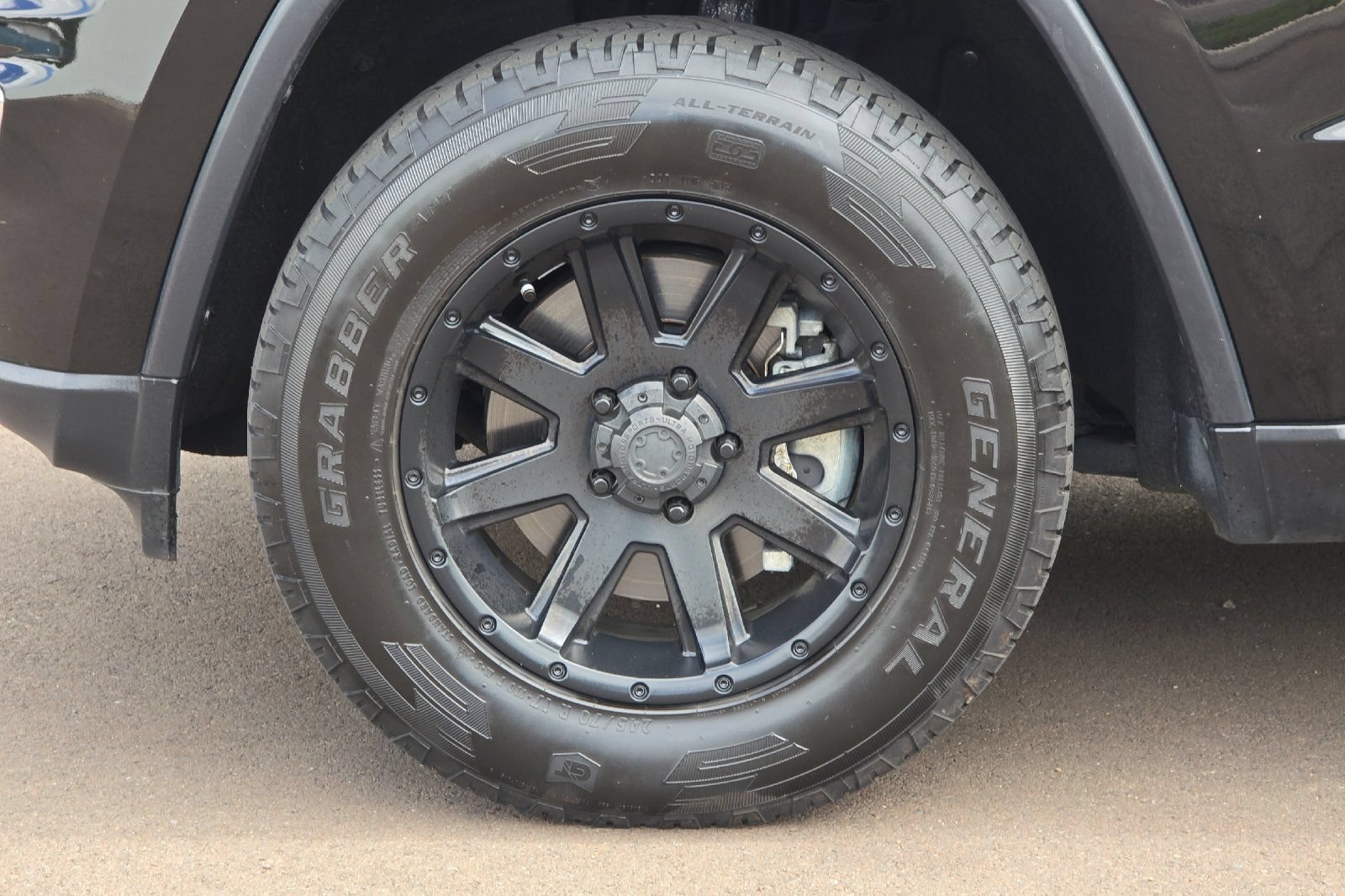 Used 2018 Jeep Grand Cherokee Laredo AWD/4WD image 26