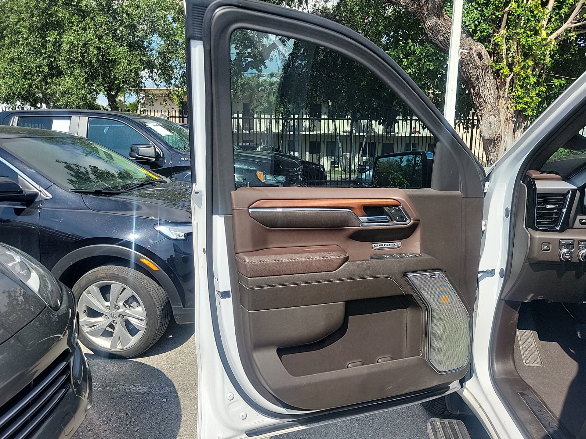 Used 2023 GMC Sierra 1500 Denali w/ Denali Reserve Package AWD/4WD image 19