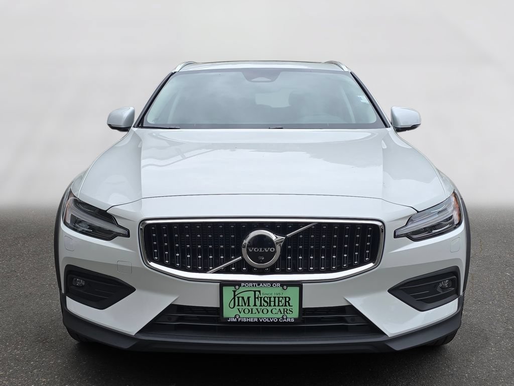 New 2026 Volvo V60 B5 Cross Country Plus w/ Climate Package AWD/4WD image 2