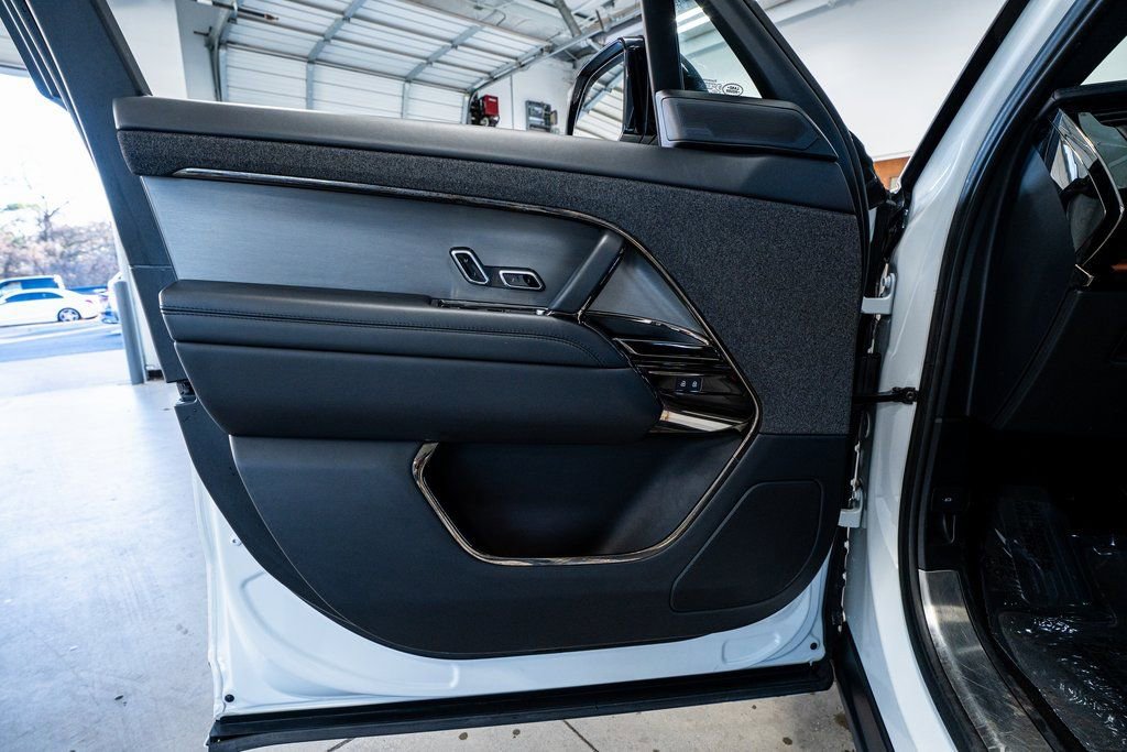 Used 2024 Land Rover Range Rover Sport Dynamic SE image 32