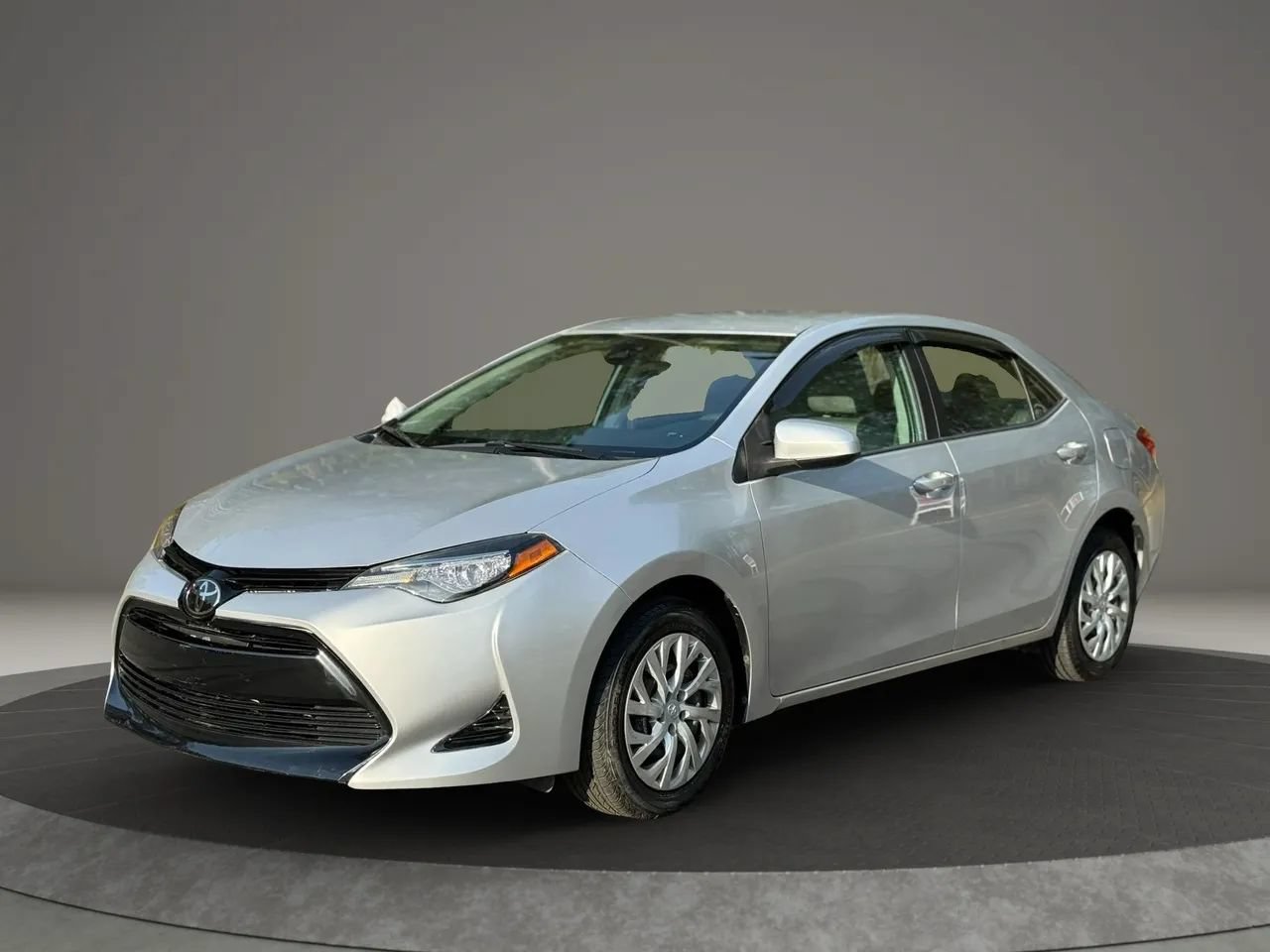 Used 2018 Toyota Corolla LE FWD video 1